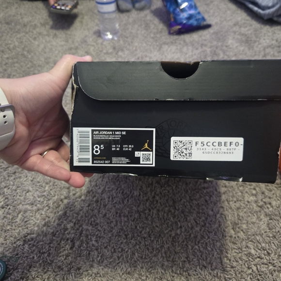 Air Jordan 1 Mid SE w/box - Picture 3 of 11